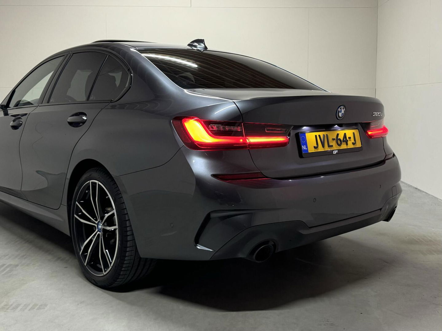 BMW 3 Serie 320e M-Sport Shadow Pano 360° Carplay Sfeerv.