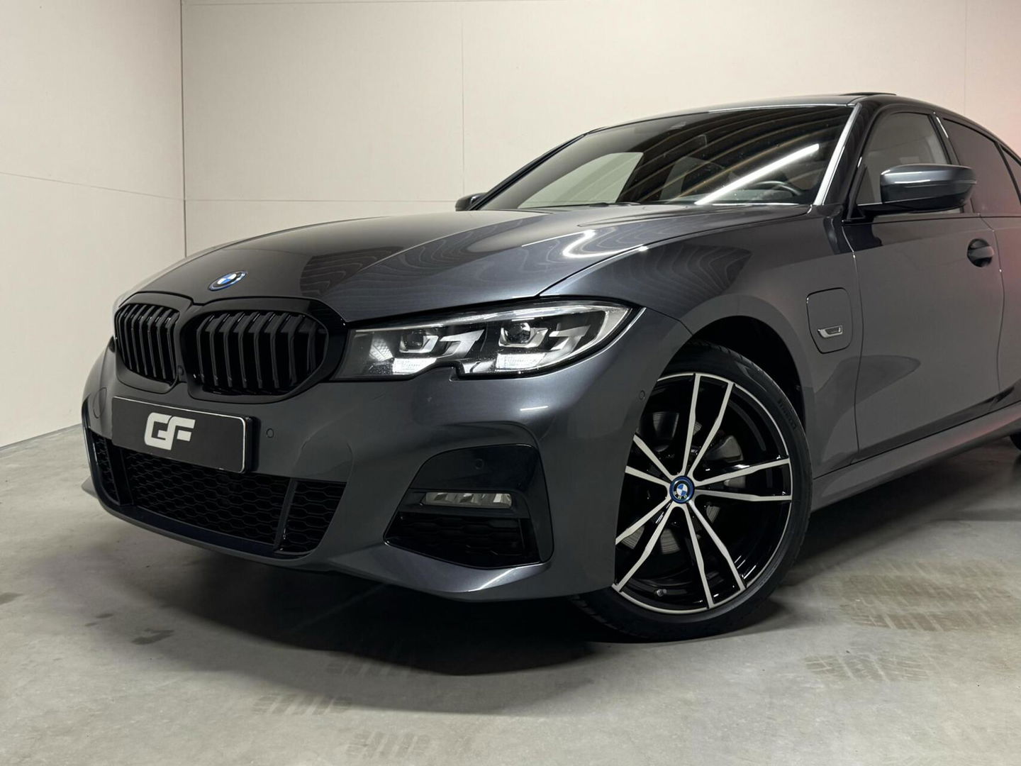 BMW 3 Serie 320e M-Sport Shadow Pano 360° Carplay Sfeerv.