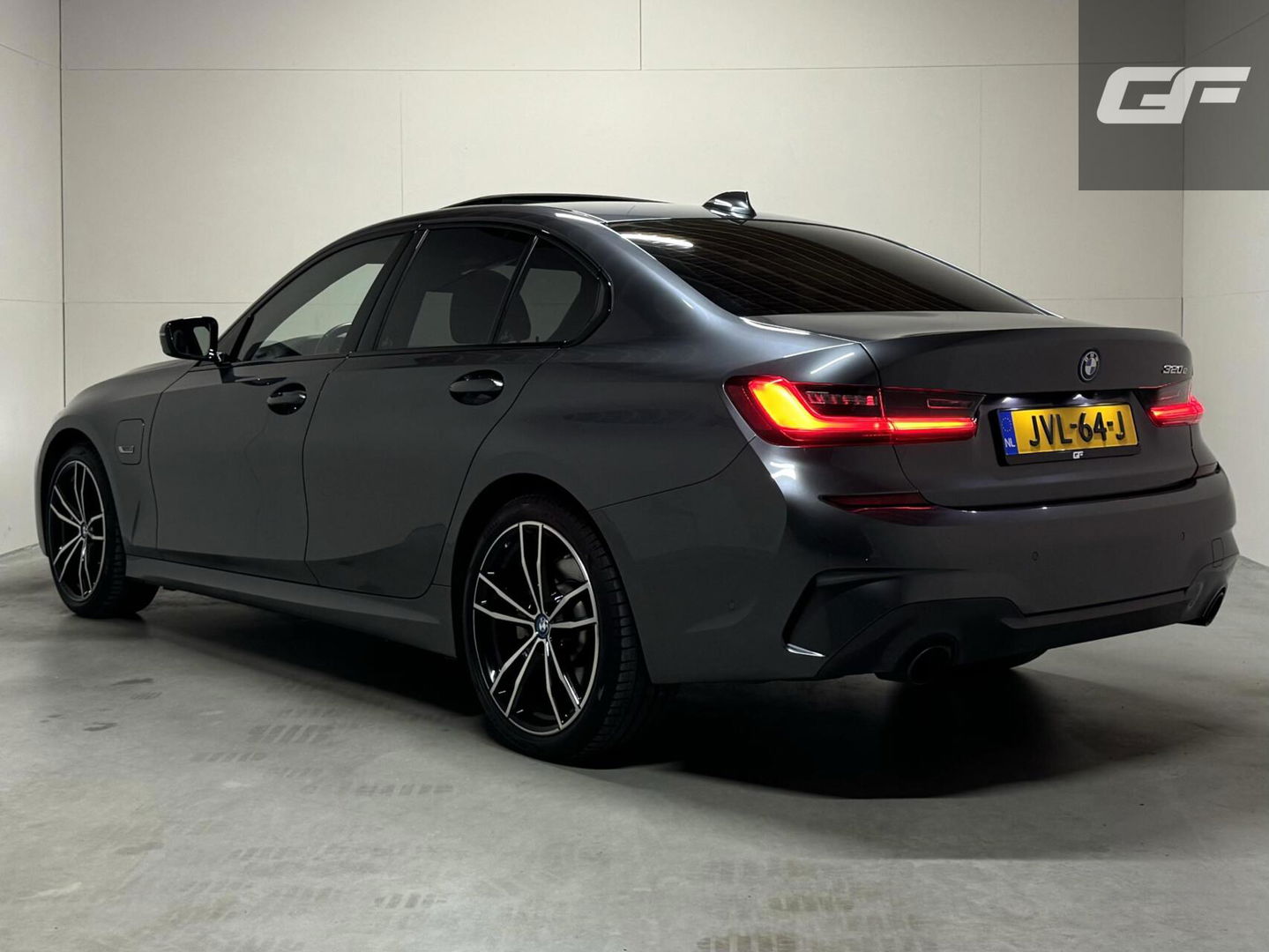 BMW 3 Serie 320e M-Sport Shadow Pano 360° Carplay Sfeerv.