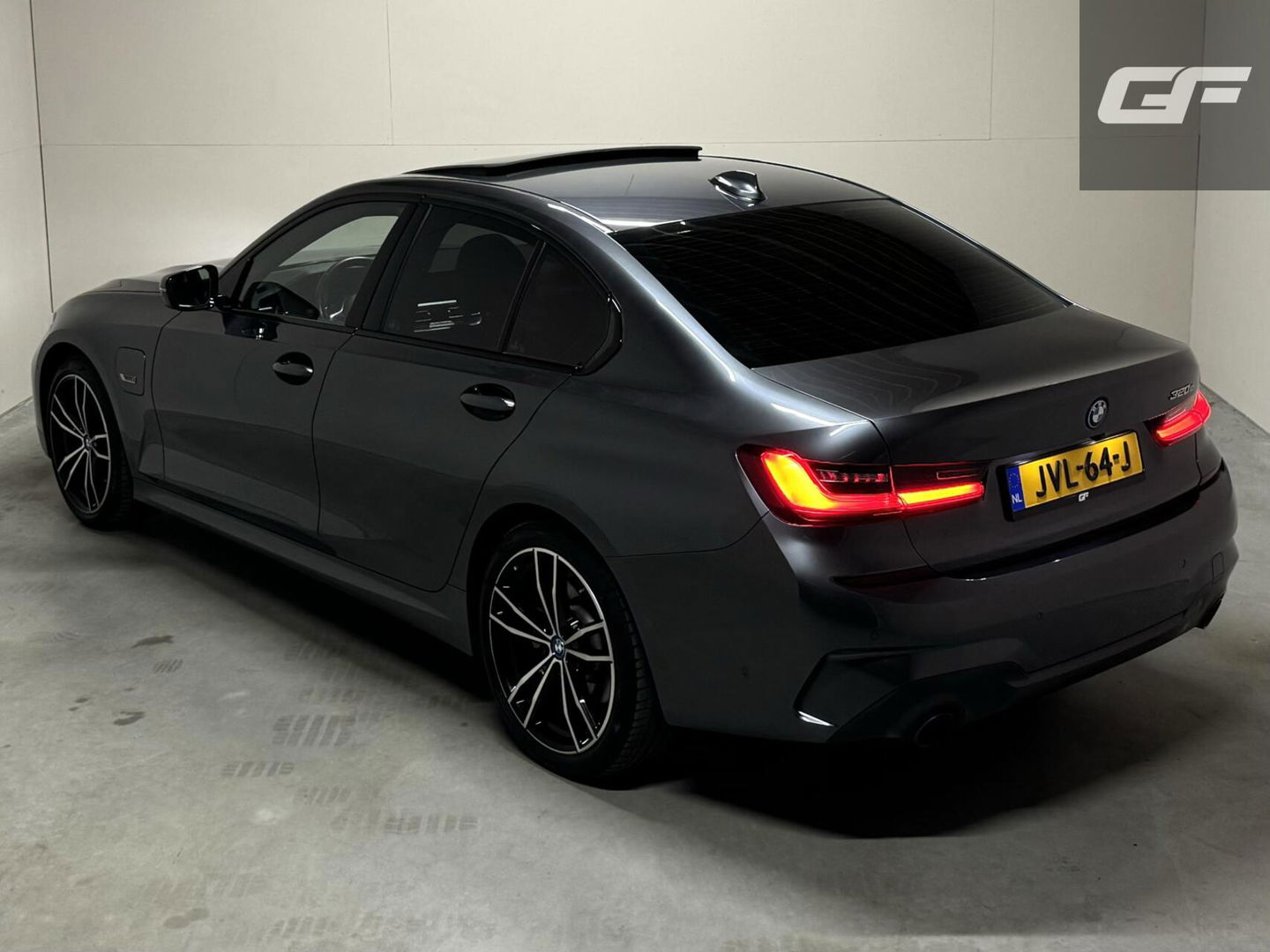 BMW 3 Serie 320e M-Sport Shadow Pano 360° Carplay Sfeerv.