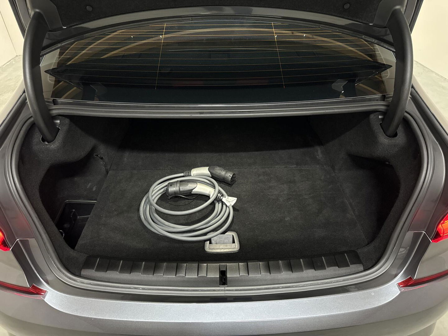 BMW 3 Serie 320e M-Sport Shadow Pano 360° Carplay Sfeerv.