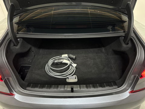 BMW 3 Serie 320e M-Sport Shadow Pano 360° Carplay Sfeerv.