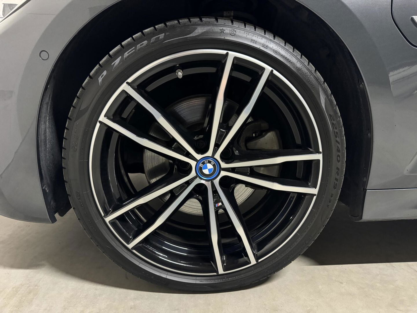 BMW 3 Serie 320e M-Sport Shadow Pano 360° Carplay Sfeerv.