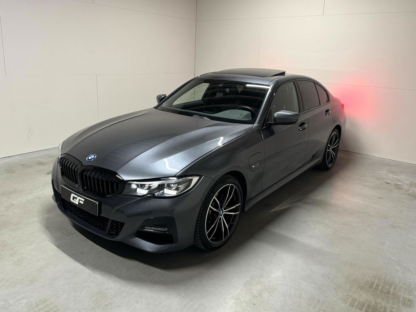 BMW 3 Serie 320e M-Sport Shadow Pano 360° Carplay Sfeerv.