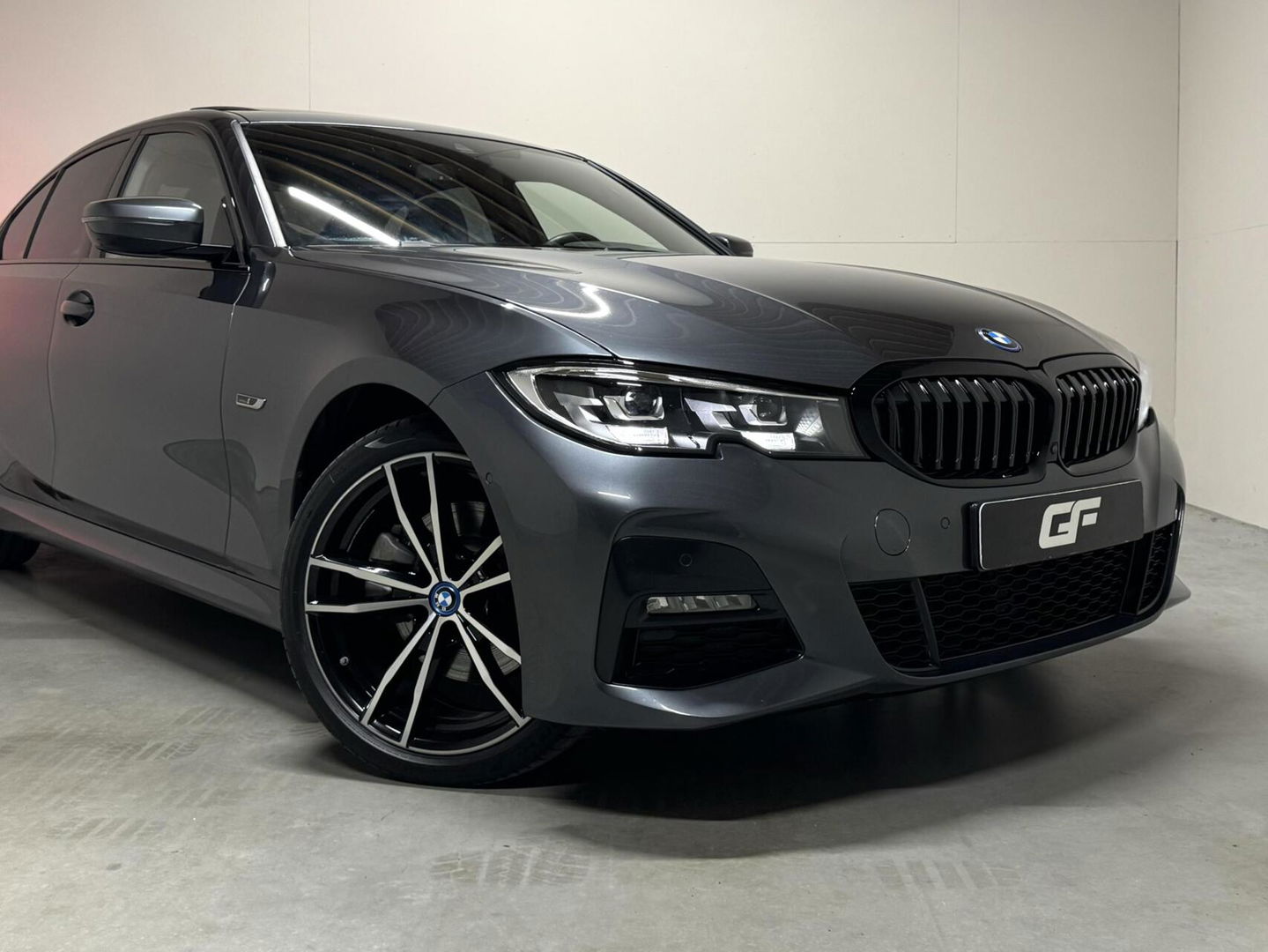 BMW 3 Serie 320e M-Sport Shadow Pano 360° Carplay Sfeerv.