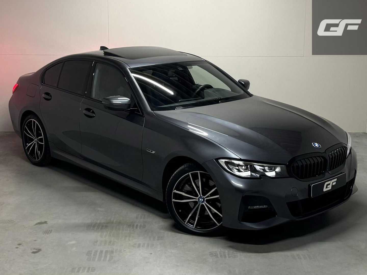 BMW 3 Serie 320e M-Sport Shadow Pano 360° Carplay Sfeerv.