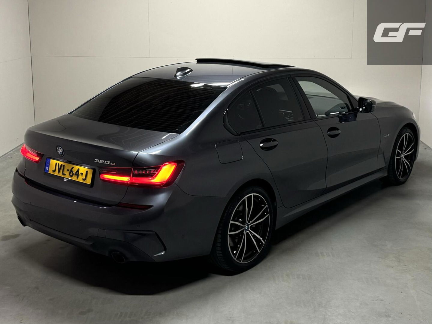 BMW 3 Serie 320e M-Sport Shadow Pano 360° Carplay Sfeerv.