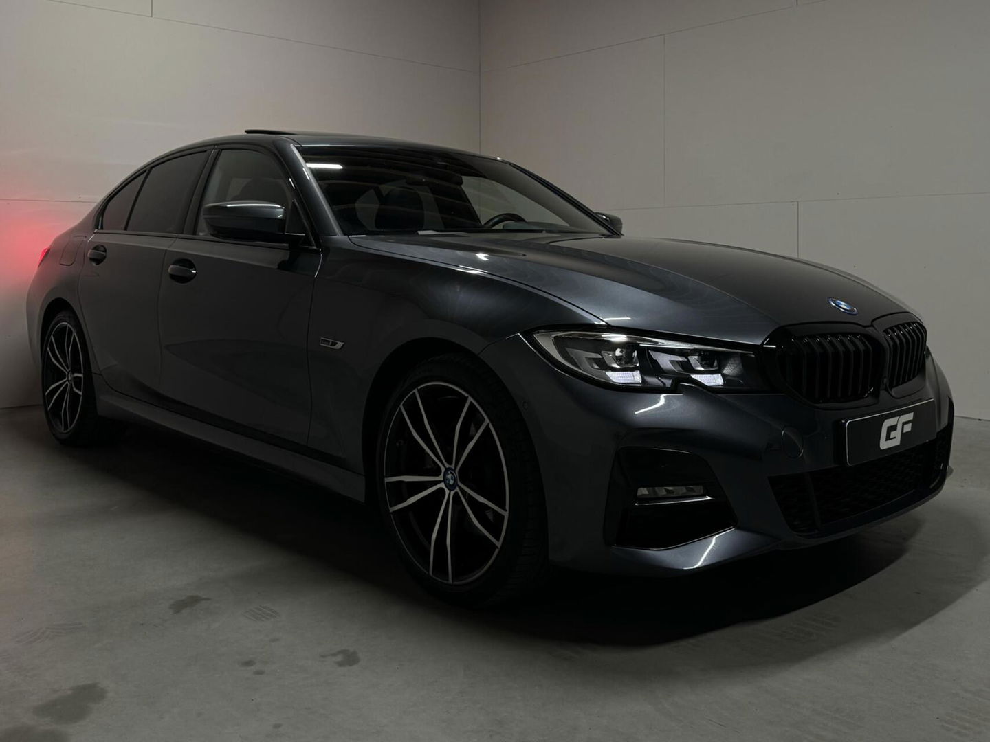 BMW 3 Serie 320e M-Sport Shadow Pano 360° Carplay Sfeerv.