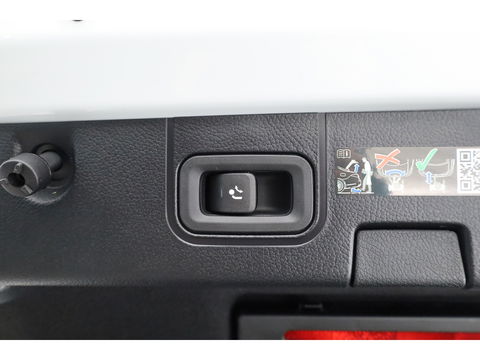 Mercedes-Benz CLA-Klasse 250 e Luxury Line | Pano | Elek. Trekhaak | Dig. Cockpit | Cruise | Stoelverw. | Camera | Keyless | 18'' | Multibeam