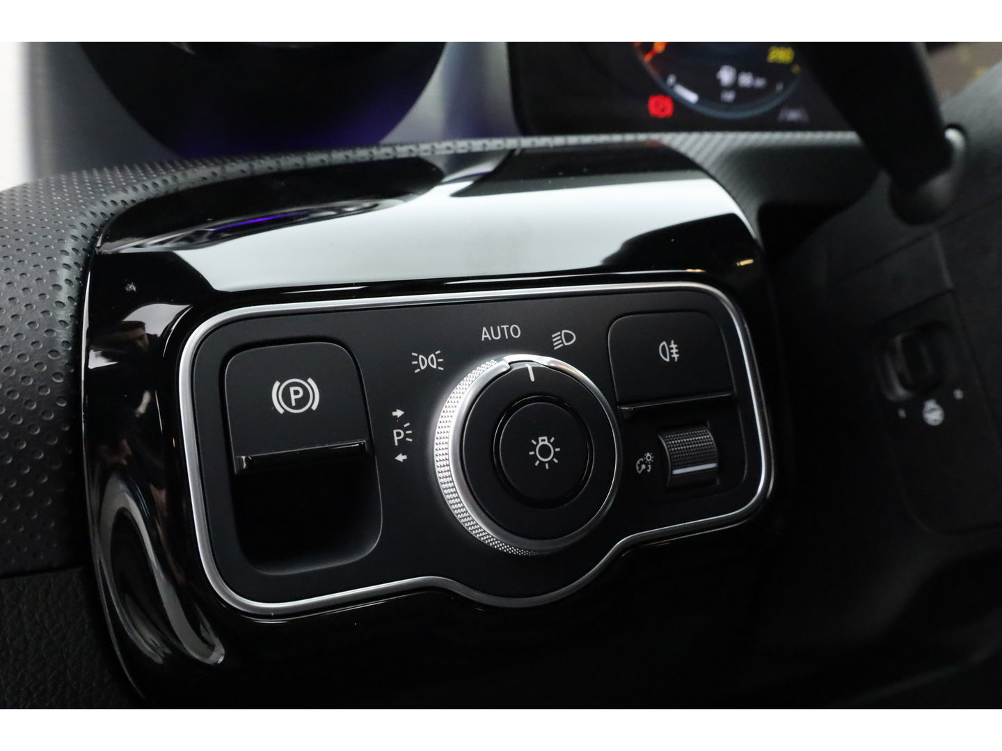 Mercedes-Benz CLA-Klasse 250 e Luxury Line | Pano | Elek. Trekhaak | Dig. Cockpit | Cruise | Stoelverw. | Camera | Keyless | 18'' | Multibeam