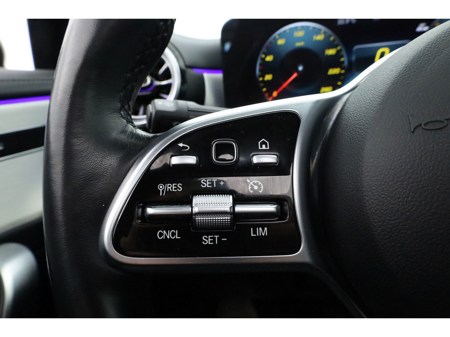 Mercedes-Benz CLA-Klasse 250 e Luxury Line | Pano | Elek. Trekhaak | Dig. Cockpit | Cruise | Stoelverw. | Camera | Keyless | 18'' | Multibeam