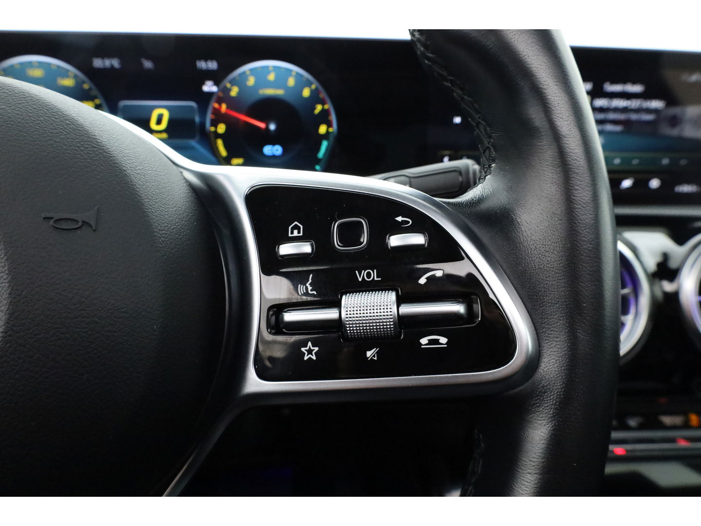 Mercedes-Benz CLA-Klasse 250 e Luxury Line | Pano | Elek. Trekhaak | Dig. Cockpit | Cruise | Stoelverw. | Camera | Keyless | 18'' | Multibeam