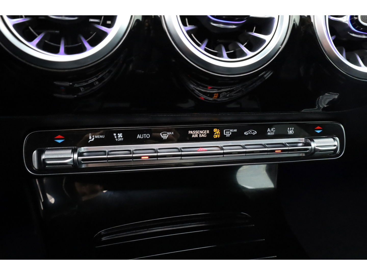 Mercedes-Benz CLA-Klasse 250 e Luxury Line | Pano | Elek. Trekhaak | Dig. Cockpit | Cruise | Stoelverw. | Camera | Keyless | 18'' | Multibeam