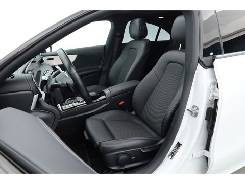 Mercedes-Benz CLA-Klasse 250 e Luxury Line | Pano | Elek. Trekhaak | Dig. Cockpit | Cruise | Stoelverw. | Camera | Keyless | 18'' | Multibeam