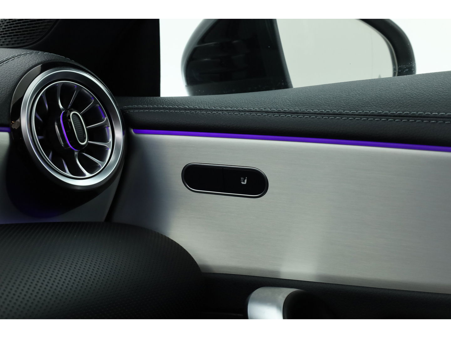 Mercedes-Benz CLA-Klasse 250 e Luxury Line | Pano | Elek. Trekhaak | Dig. Cockpit | Cruise | Stoelverw. | Camera | Keyless | 18'' | Multibeam