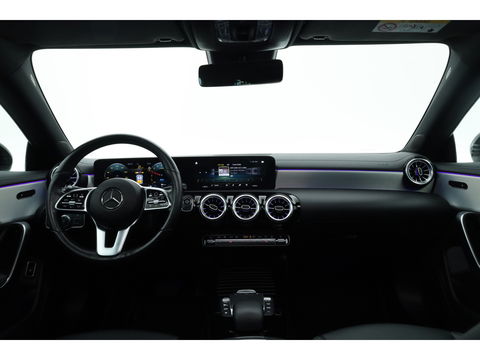 Mercedes-Benz CLA-Klasse 250 e Luxury Line | Pano | Elek. Trekhaak | Dig. Cockpit | Cruise | Stoelverw. | Camera | Keyless | 18'' | Multibeam