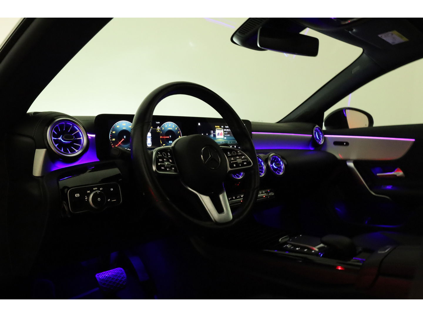 Mercedes-Benz CLA-Klasse 250 e Luxury Line | Pano | Elek. Trekhaak | Dig. Cockpit | Cruise | Stoelverw. | Camera | Keyless | 18'' | Multibeam