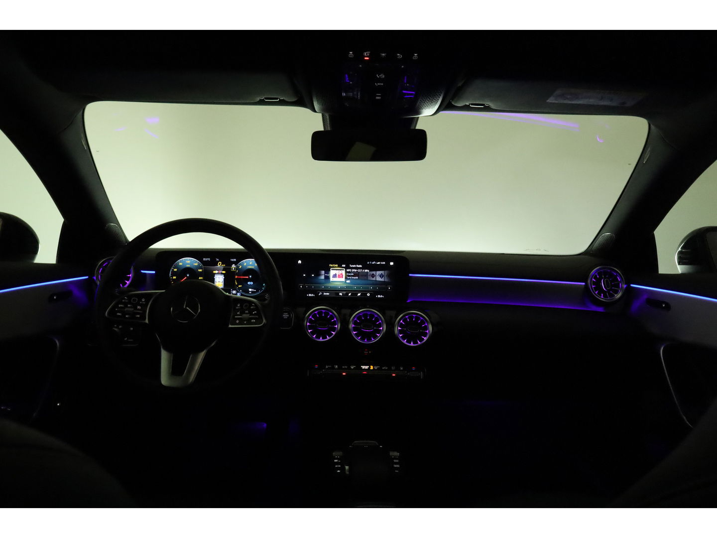 Mercedes-Benz CLA-Klasse 250 e Luxury Line | Pano | Elek. Trekhaak | Dig. Cockpit | Cruise | Stoelverw. | Camera | Keyless | 18'' | Multibeam