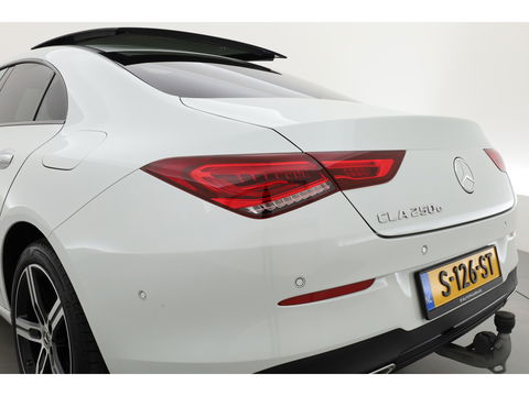 Mercedes-Benz CLA-Klasse 250 e Luxury Line | Pano | Elek. Trekhaak | Dig. Cockpit | Cruise | Stoelverw. | Camera | Keyless | 18'' | Multibeam
