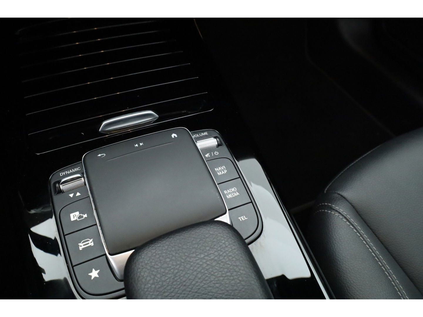 Mercedes-Benz CLA-Klasse 250 e Luxury Line | Pano | Elek. Trekhaak | Dig. Cockpit | Cruise | Stoelverw. | Camera | Keyless | 18'' | Multibeam