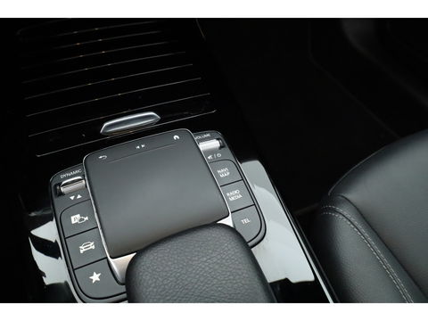 Mercedes-Benz CLA-Klasse 250 e Luxury Line | Pano | Elek. Trekhaak | Dig. Cockpit | Cruise | Stoelverw. | Camera | Keyless | 18'' | Multibeam