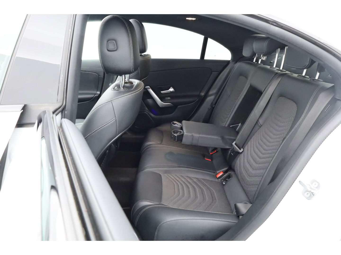 Mercedes-Benz CLA-Klasse 250 e Luxury Line | Pano | Elek. Trekhaak | Dig. Cockpit | Cruise | Stoelverw. | Camera | Keyless | 18'' | Multibeam