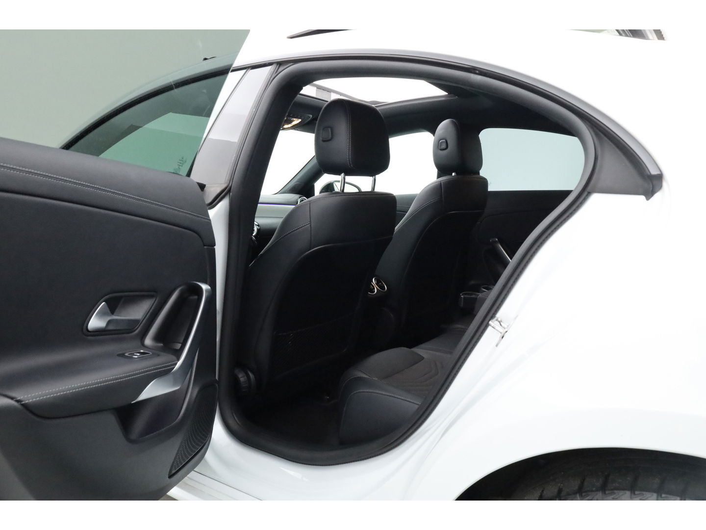Mercedes-Benz CLA-Klasse 250 e Luxury Line | Pano | Elek. Trekhaak | Dig. Cockpit | Cruise | Stoelverw. | Camera | Keyless | 18'' | Multibeam