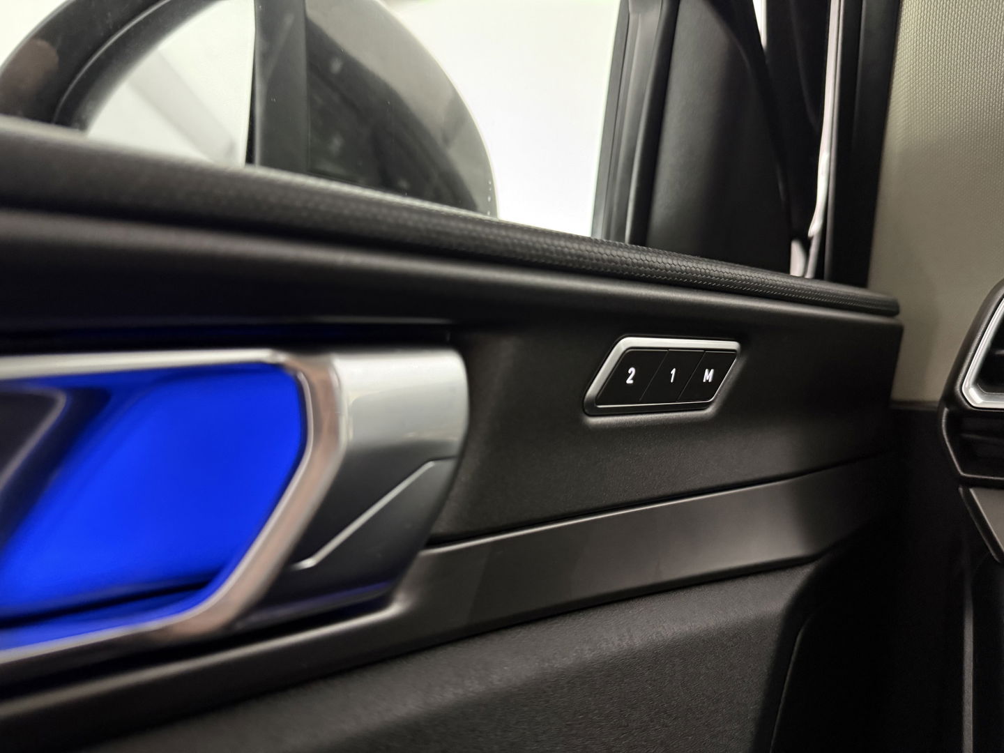 Lynk Co 01 1.5 Black Edition | SOH 90% | Pano | Sfeer | Camera | Trekh. | Memory | Virtual | Adap.Cruise | Carplay | NAP