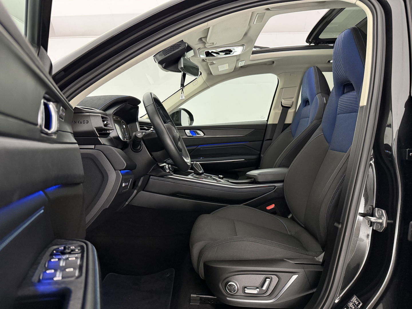 Lynk Co 01 1.5 Black Edition | SOH 90% | Pano | Sfeer | Camera | Trekh. | Memory | Virtual | Adap.Cruise | Carplay | NAP