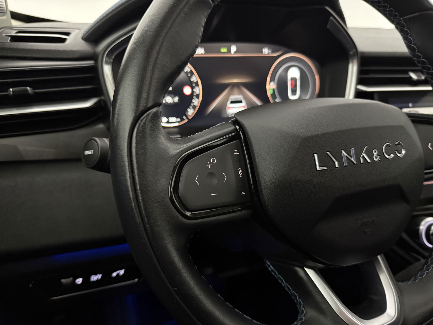 Lynk Co 01 1.5 Black Edition | SOH 90% | Pano | Sfeer | Camera | Trekh. | Memory | Virtual | Adap.Cruise | Carplay | NAP