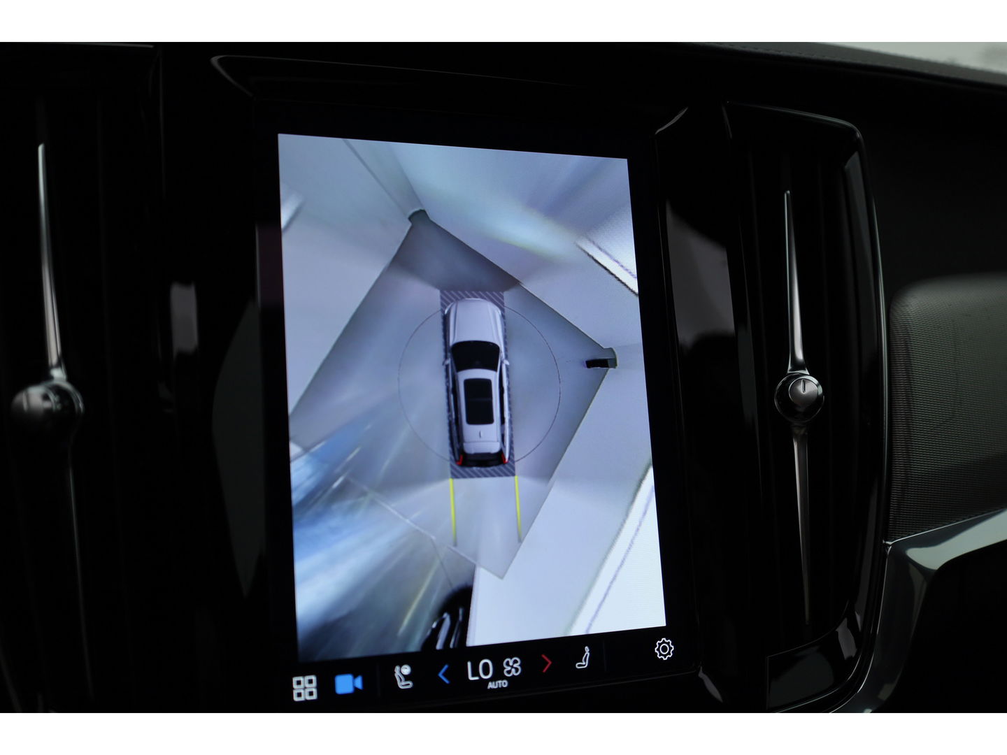 Volvo V90 B4 D Ultimate Bright 197pk | Pano | HUD | 360cam | H&K | Memory seats | Standkachel |