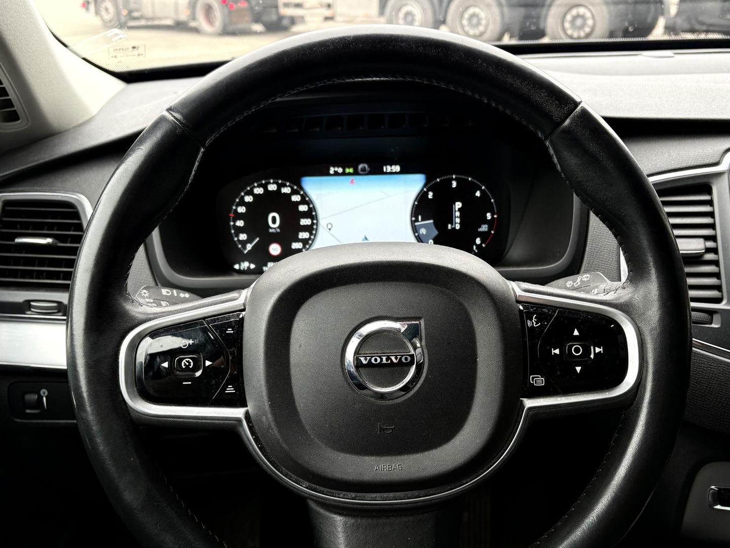 Volvo XC90 2.0 D5 AWD | GRIJSKENTEKEN | PANO | STOELVERWARMING | LED | AUT