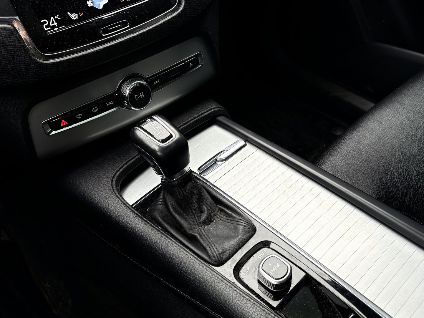 Volvo XC90 2.0 D5 AWD | GRIJSKENTEKEN | PANO | STOELVERWARMING | LED | AUT