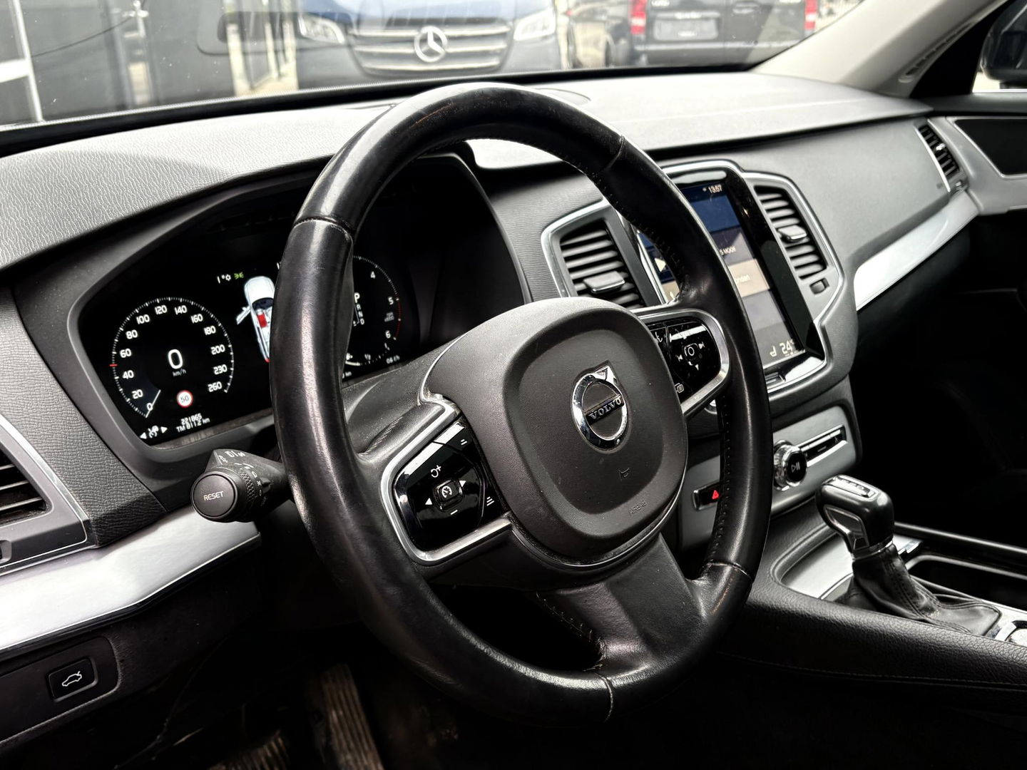 Volvo XC90 2.0 D5 AWD | GRIJSKENTEKEN | PANO | STOELVERWARMING | LED | AUT