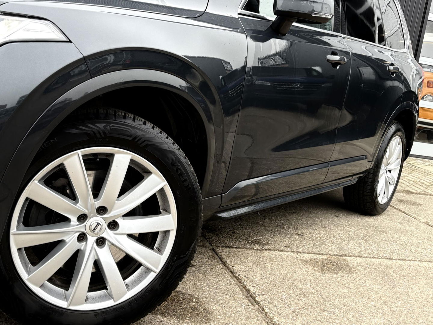 Volvo XC90 2.0 D5 AWD | GRIJSKENTEKEN | PANO | STOELVERWARMING | LED | AUT