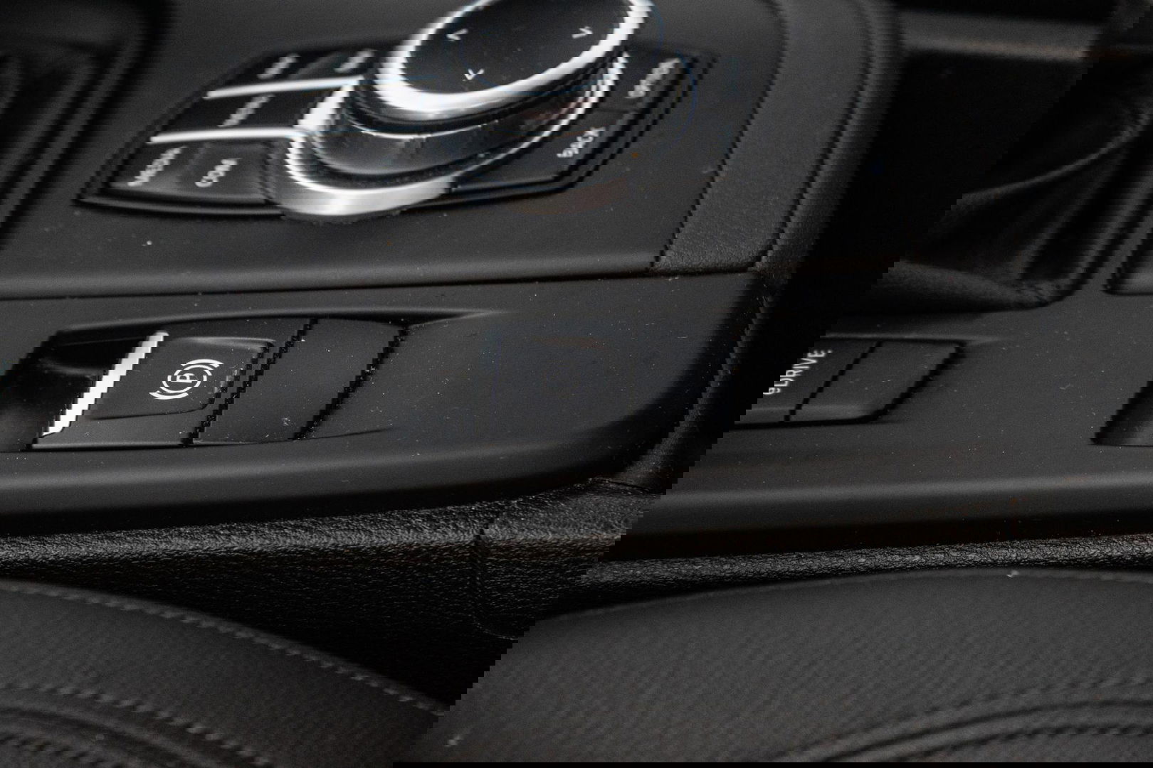 BMW X1 xDrive25e Executive CAMERA / CARPLAY / AUTOMAAT / LEDER / LED / CRUISE CONTROLE / STOELVERWARMING