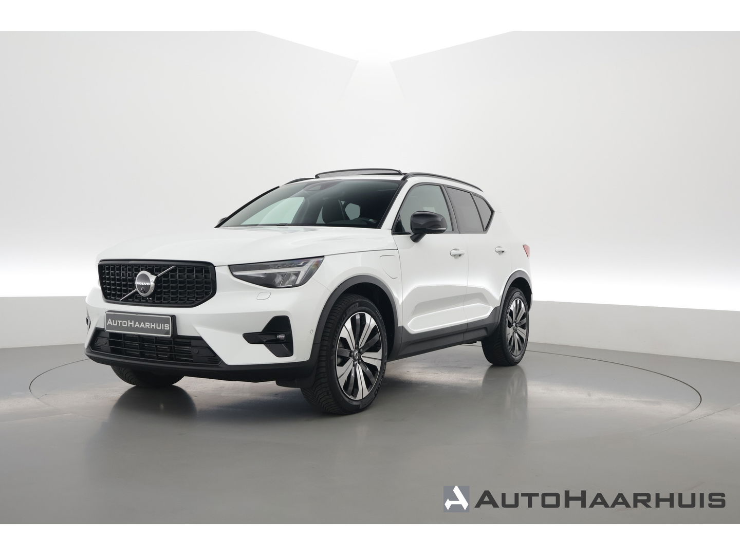 Volvo XC40 1.5 T5 Plug-in hybrid Ultimate Dark | Pano | Adapt. Cruise | 360cam | Stoel- Stuurverw. | Elek. Stoelen | H&K Audio