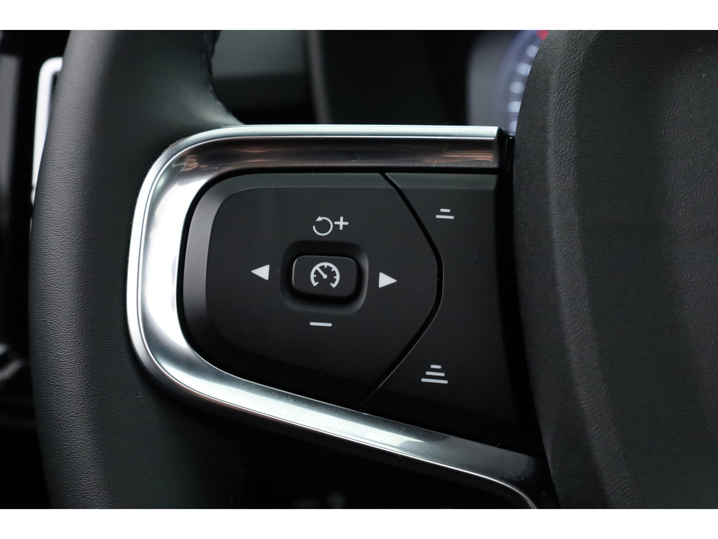 Volvo XC40 1.5 T5 Plug-in hybrid Ultimate Dark | Pano | Adapt. Cruise | 360cam | Stoel- Stuurverw. | Elek. Stoelen | H&K Audio