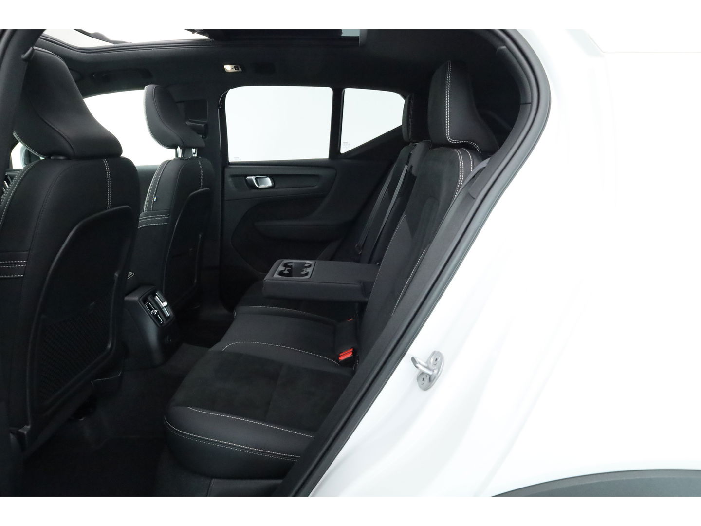 Volvo XC40 1.5 T5 Plug-in hybrid Ultimate Dark | Pano | Adapt. Cruise | 360cam | Stoel- Stuurverw. | Elek. Stoelen | H&K Audio