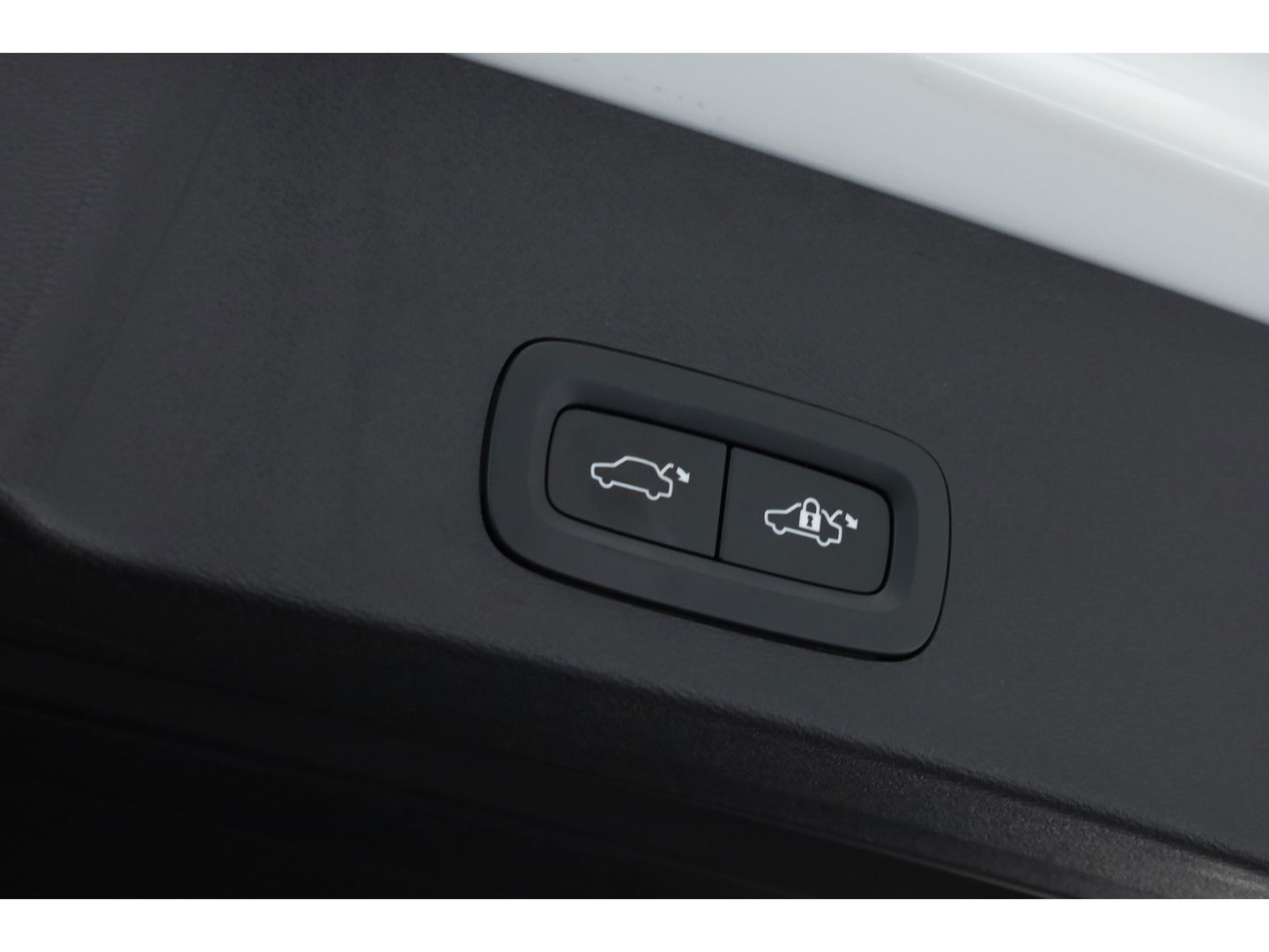 Volvo XC40 1.5 T5 Plug-in hybrid Ultimate Dark | Pano | Adapt. Cruise | 360cam | Stoel- Stuurverw. | Elek. Stoelen | H&K Audio