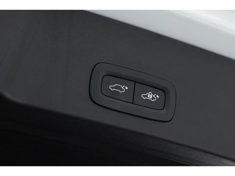 Volvo XC40 1.5 T5 Plug-in hybrid Ultimate Dark | Pano | Adapt. Cruise | 360cam | Stoel- Stuurverw. | Elek. Stoelen | H&K Audio