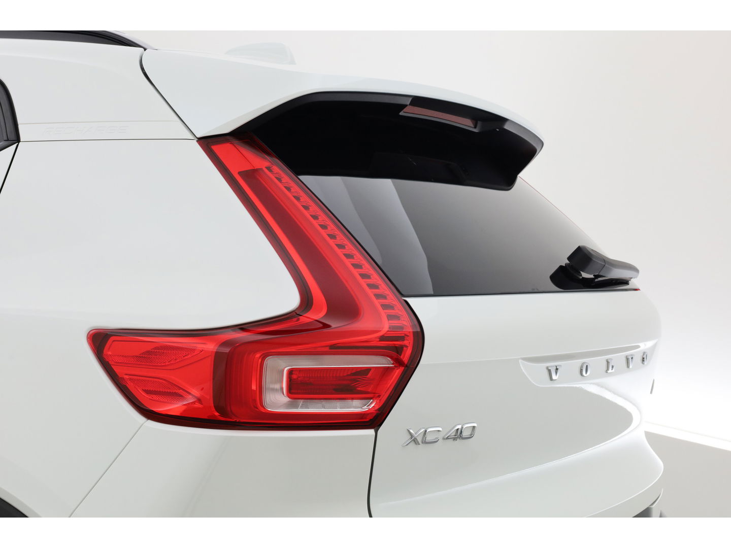 Volvo XC40 1.5 T5 Plug-in hybrid Ultimate Dark | Pano | Adapt. Cruise | 360cam | Stoel- Stuurverw. | Elek. Stoelen | H&K Audio