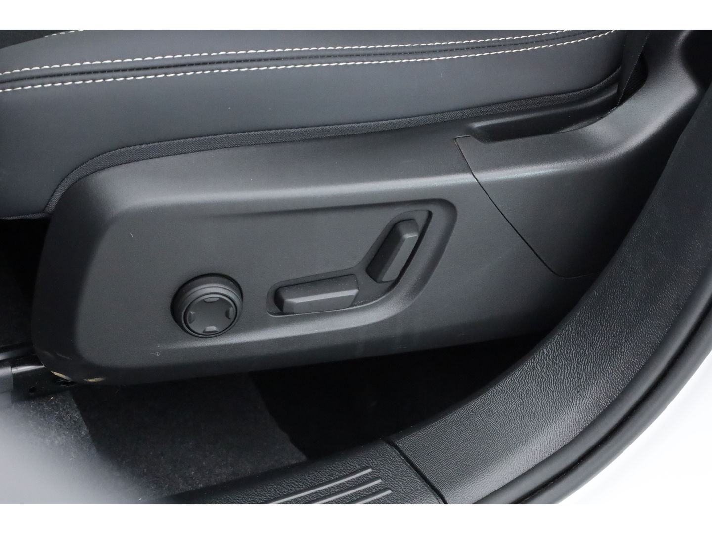 Volvo XC40 1.5 T5 Plug-in hybrid Ultimate Dark | Pano | Adapt. Cruise | 360cam | Stoel- Stuurverw. | Elek. Stoelen | H&K Audio