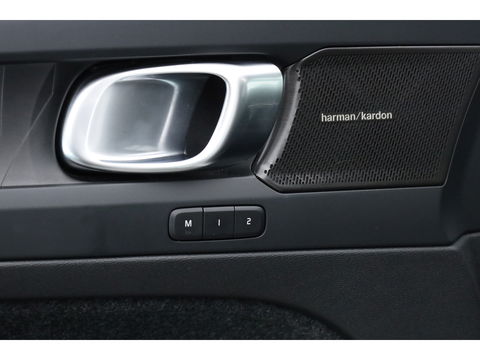 Volvo XC40 1.5 T5 Plug-in hybrid Ultimate Dark | Pano | Adapt. Cruise | 360cam | Stoel- Stuurverw. | Elek. Stoelen | H&K Audio