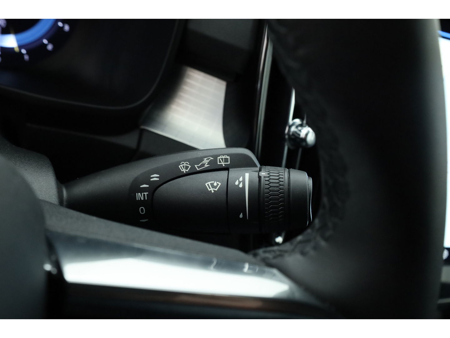 Volvo XC40 2.0 B3 Core | Pilot Assist | Keyless | Stoel- Stuurverw. | Camera | Apple CarPlay & Android Auto | 18''