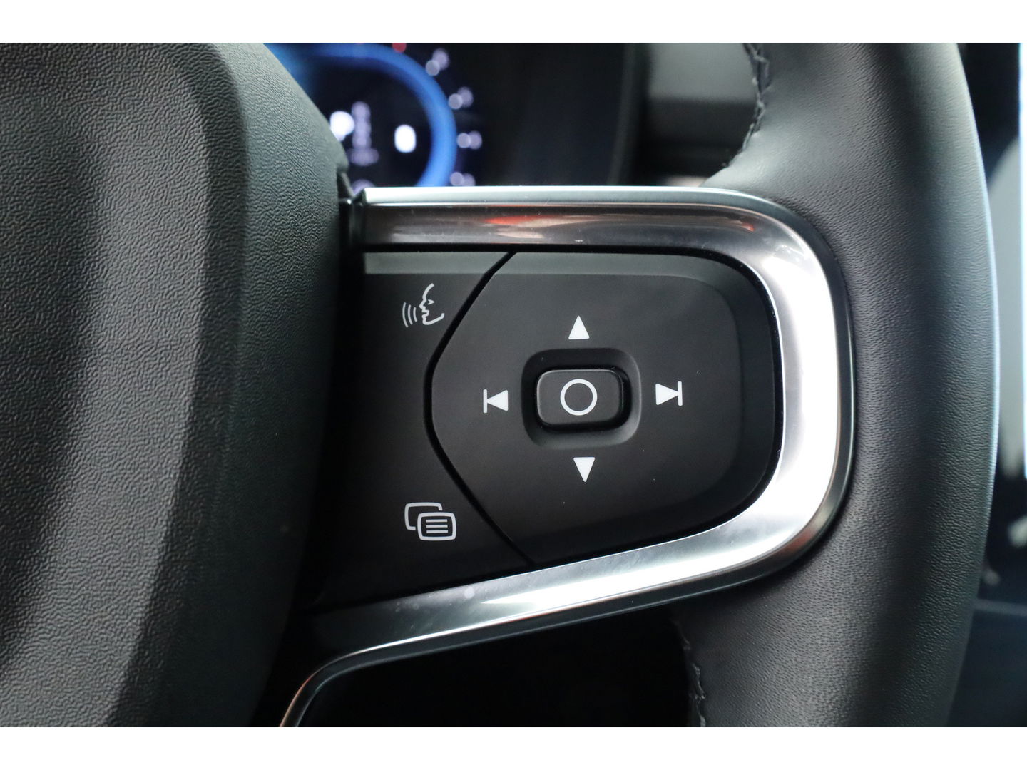Volvo XC40 2.0 B3 Core | Pilot Assist | Keyless | Stoel- Stuurverw. | Camera | Apple CarPlay & Android Auto | 18''