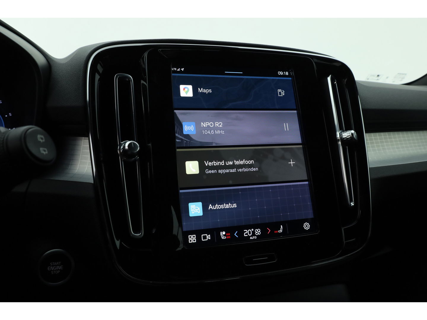 Volvo XC40 2.0 B3 Core | Pilot Assist | Keyless | Stoel- Stuurverw. | Camera | Apple CarPlay & Android Auto | 18''