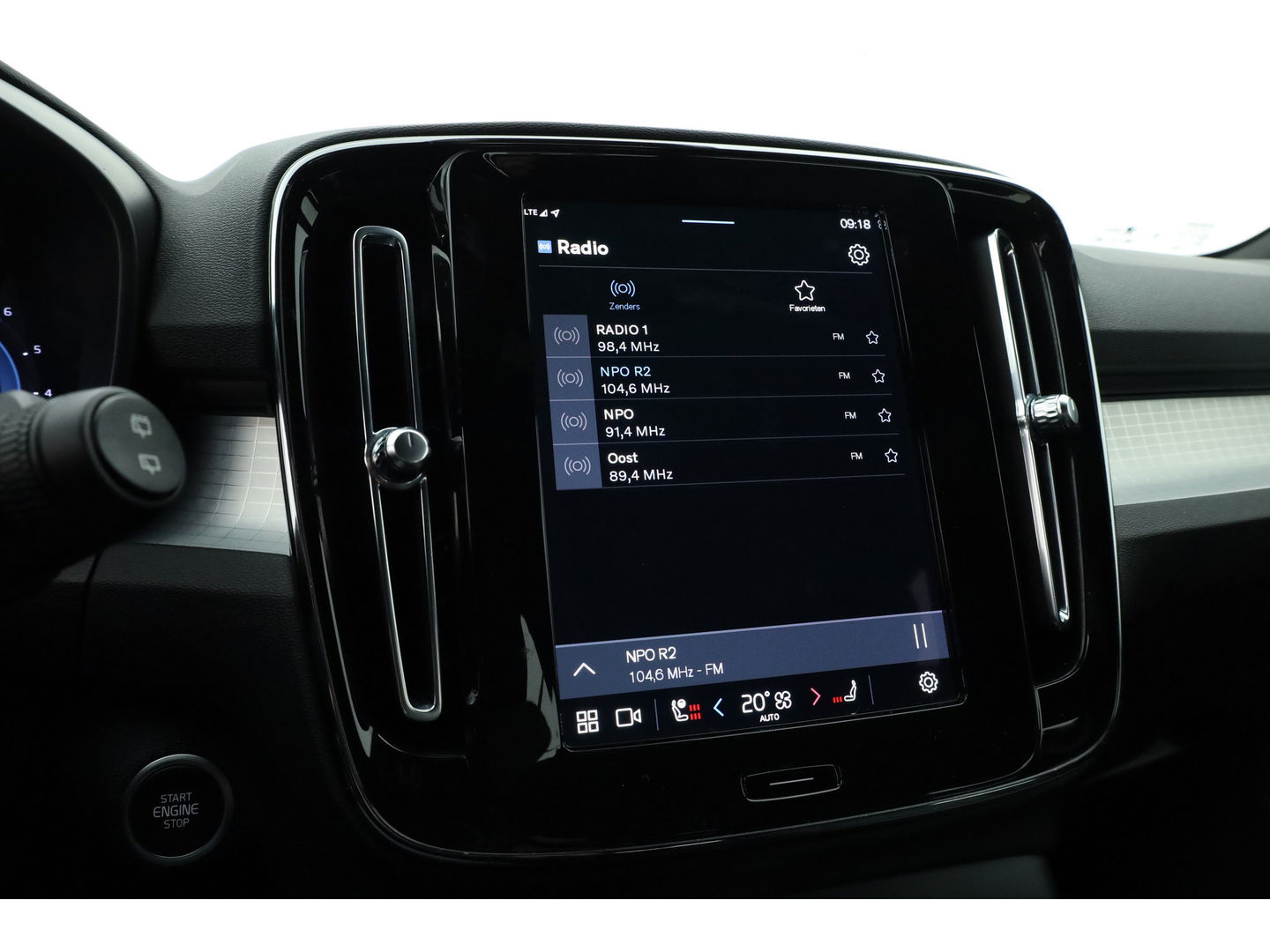 Volvo XC40 2.0 B3 Core | Pilot Assist | Keyless | Stoel- Stuurverw. | Camera | Apple CarPlay & Android Auto | 18''