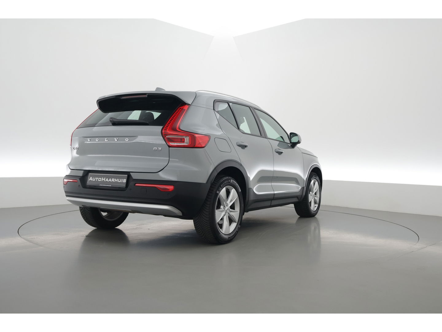 Volvo XC40 2.0 B3 Core | Pilot Assist | Keyless | Stoel- Stuurverw. | Camera | Apple CarPlay & Android Auto | 18''