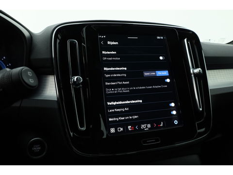 Volvo XC40 2.0 B3 Core | Pilot Assist | Keyless | Stoel- Stuurverw. | Camera | Apple CarPlay & Android Auto | 18''
